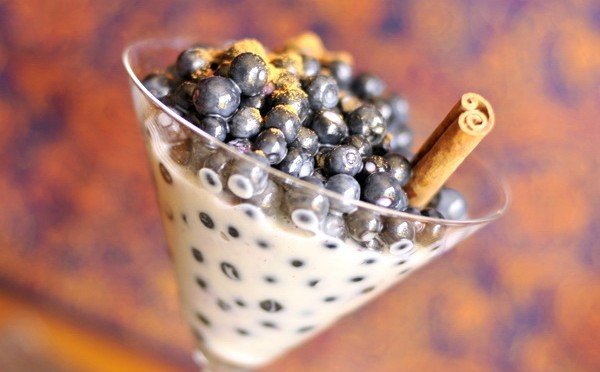 Mėlynių desertas su cinamonu: prašmatnumas paprastume